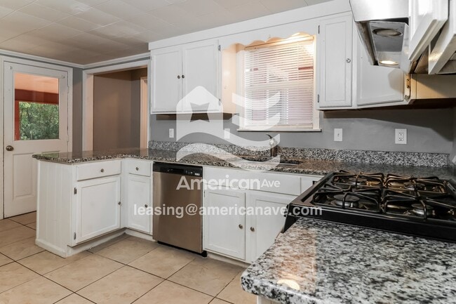 Building Photo - 1318 E Woodruff Ave