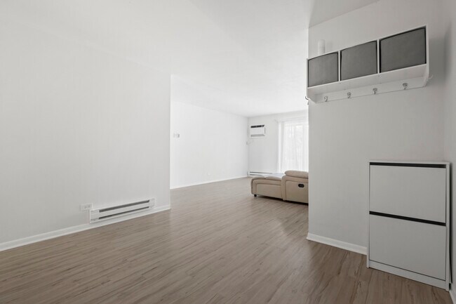 Building Photo - 201 N Waters Edge Dr