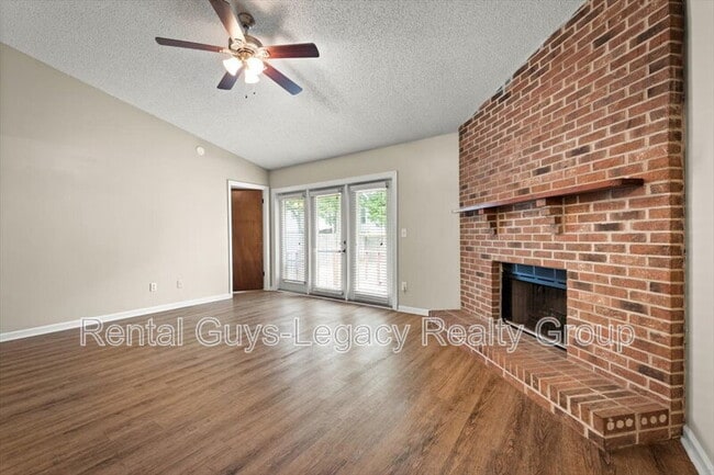 Building Photo - 3956 Hollows Dr