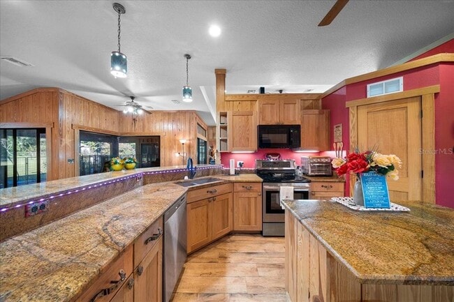 Building Photo - 3135 NE 49th St