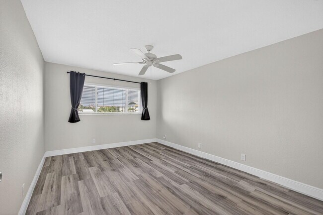 Building Photo - 100 Shore Ct