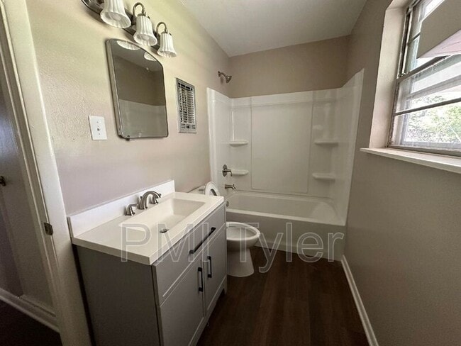 Building Photo - 2007 Bradshaw Dr