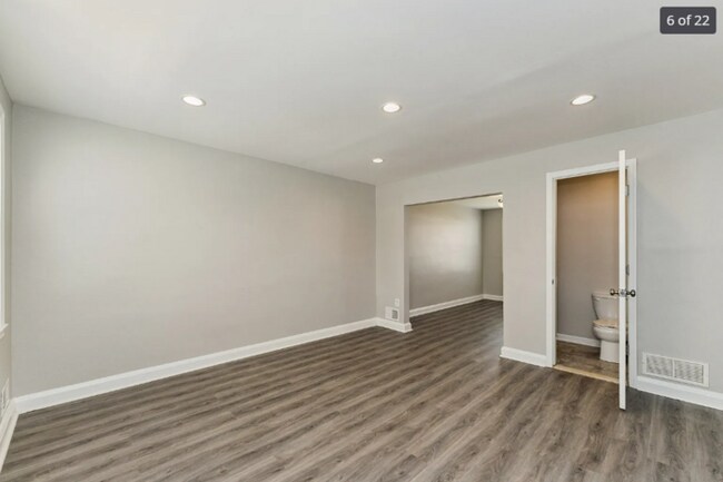 Building Photo - 4 Bedr4 Bedrooms in Parkville