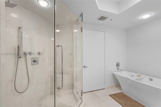 Building Photo - 17111 Biscayne Blvd