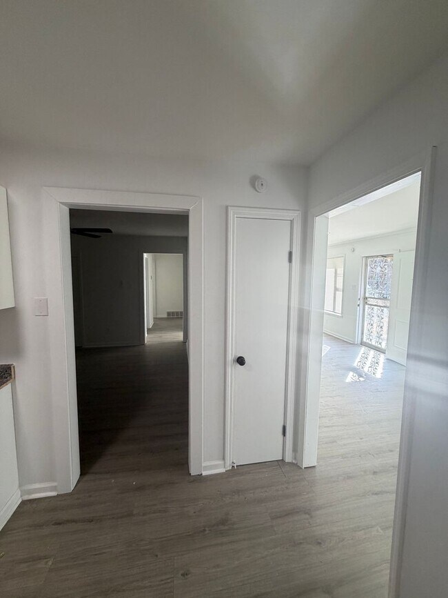 Building Photo - 1956 Edward Ave