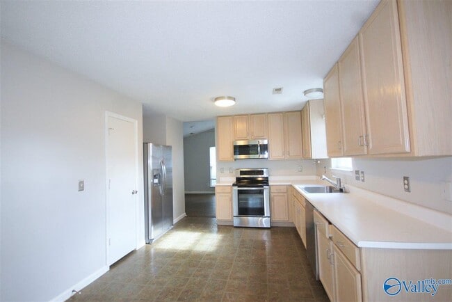 Building Photo - 252 Mountain Creek Dr