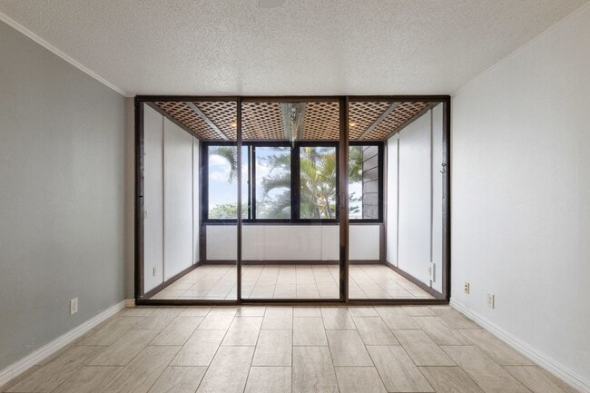 Building Photo - Live your best life in this well-appointed condo in Makaua Village