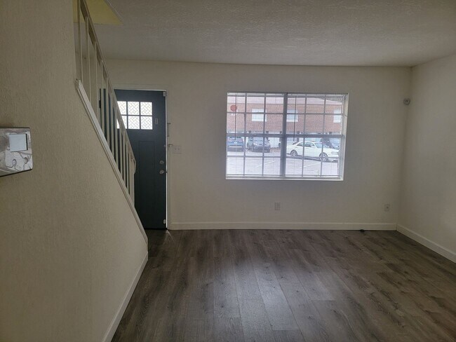 Building Photo - Rent a Community..Prime Location