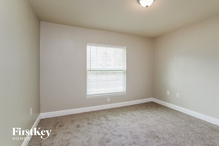 Building Photo - 476 Windermere Dr