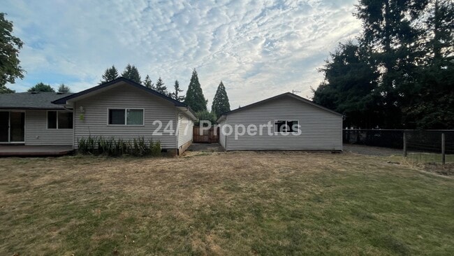 Building Photo - 3 BD | 2 BA Single-Level Home on Sprawling...