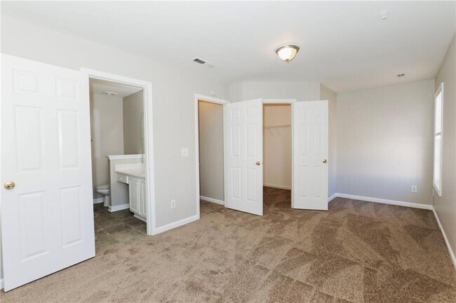 Building Photo - 7073 Biltmore Trce