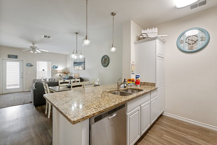 Building Photo - 14810 Leeward Dr