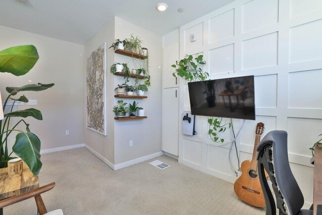 Building Photo - Milpitas Penthouse Condo 2 bed / 2 bath, m...