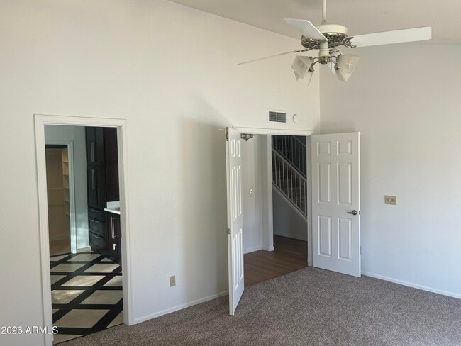 Building Photo - 3721 S Hawthorn Dr