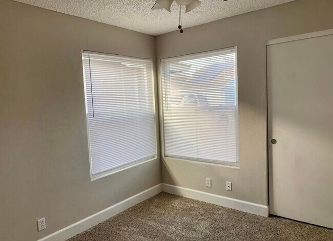 Building Photo - For Rent. Beautiful 3Bedroom, 2 Bathroom Home in Northeast Visalia