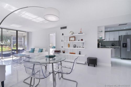 Building Photo - 20400 W Country Club Dr