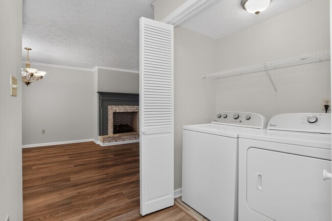 Building Photo - Charming 2BR Condo in Calhoun