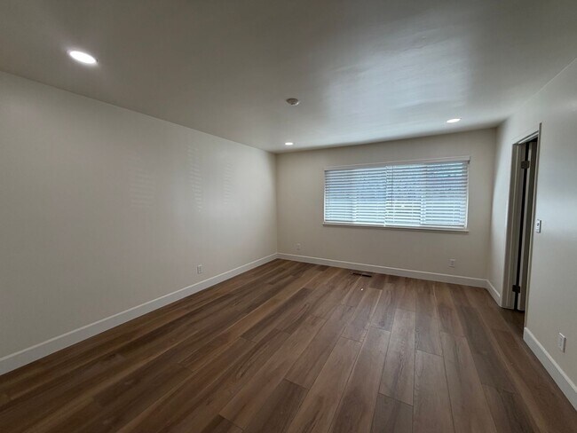 Building Photo - Newly Updated 3 Bedroom 2 Bath!