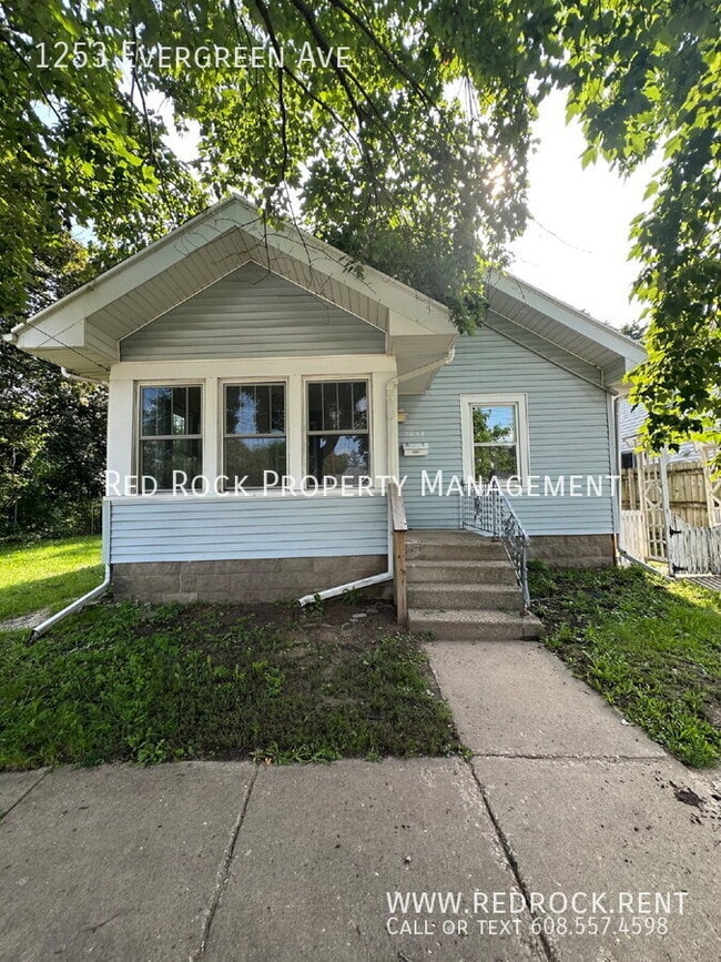 Primary Photo - 1253 Evergreen Ave