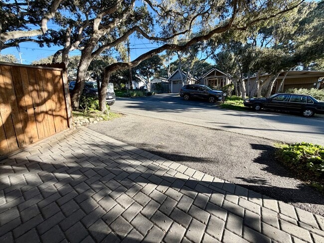 Building Photo - Unique 2 bedroom 2 bath home in Pacific Grove!