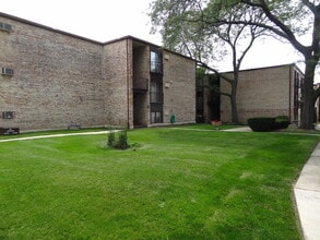 Building Photo - 1950 Cherry Ln