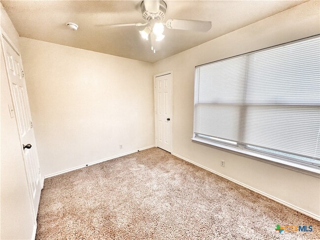Building Photo - 236 Alves Ln