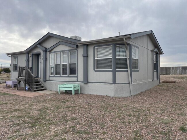 Building Photo - 398 E Hemlock Dr
