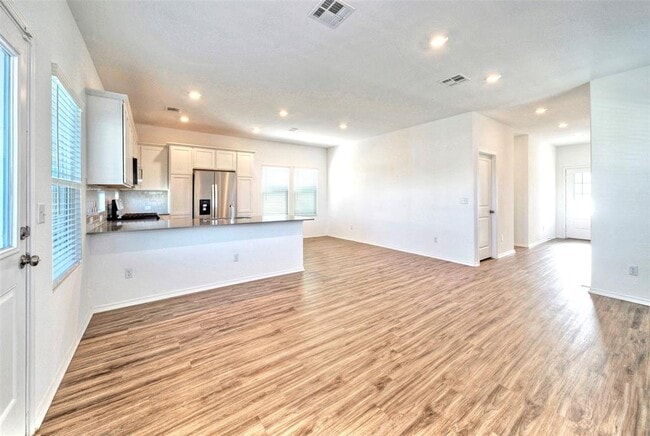 Building Photo - 201 Rioja