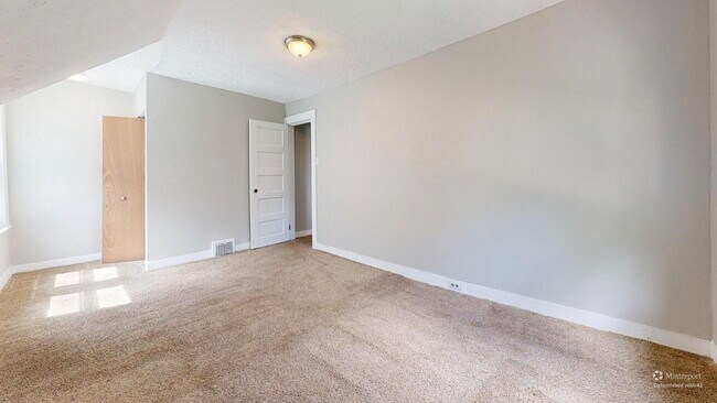 Building Photo - Clark / Fulton Area - 3 Bedrooms - 1 Bath - Single Family Home