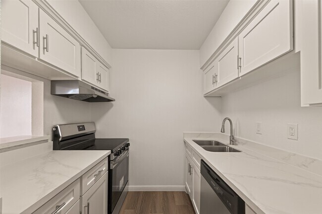 Building Photo - 5550 N Braeswood Blvd