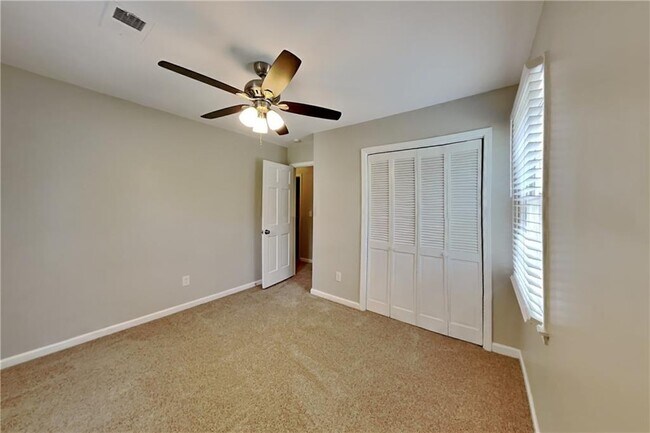 Building Photo - 2358 Marneil Dr NE