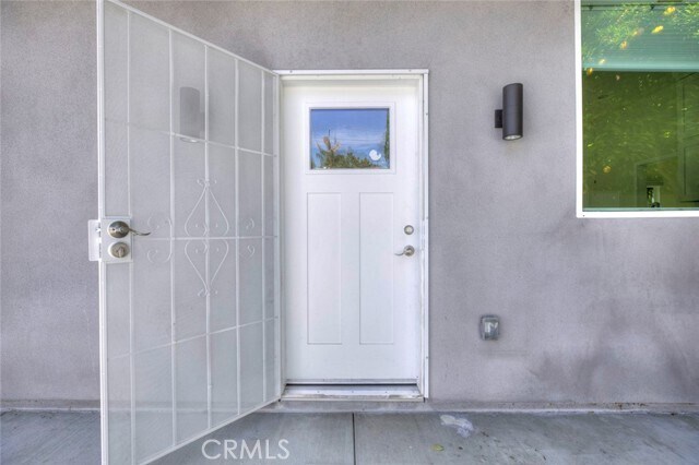 Building Photo - 353 N Mariposa St