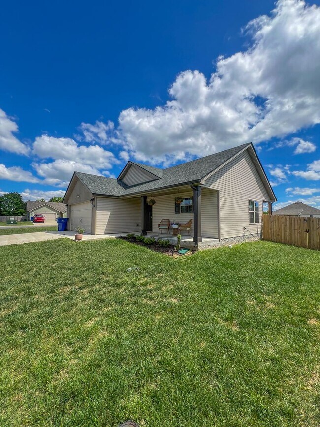 Building Photo - 702 Gleason Dr