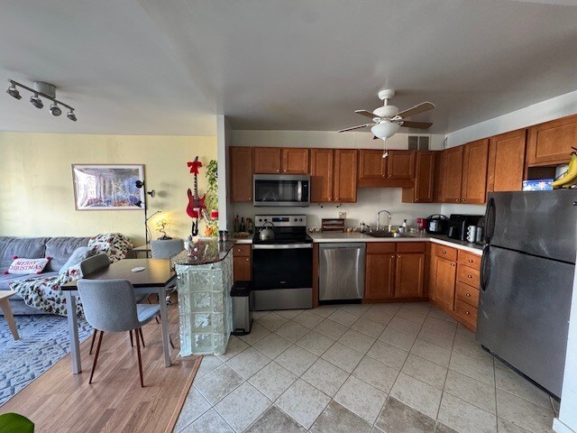 Building Photo - 211 E Ohio St