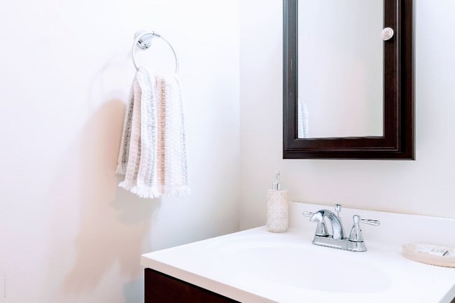 Building Photo - 2 Wimbledon Ln