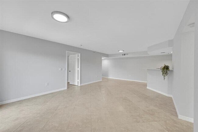 Building Photo - 5005 Wiles Rd