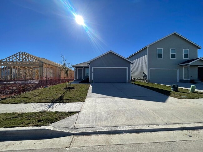 Building Photo - 23437 Firelight Dr