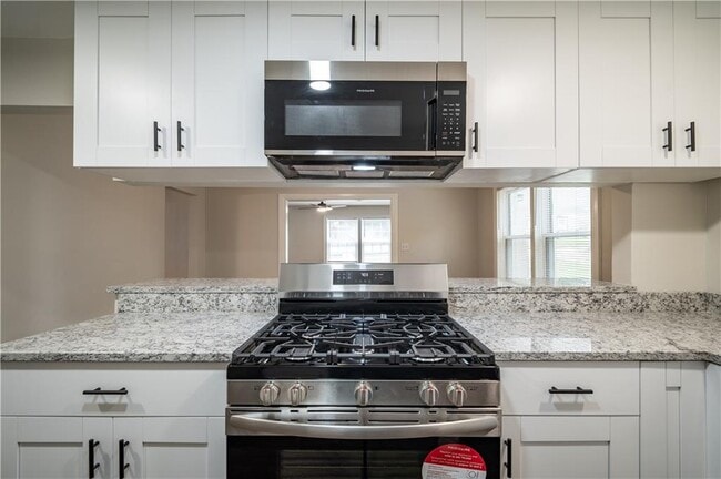 Building Photo - 2137 Delowe Dr