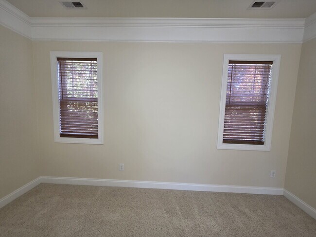 Building Photo - Spacious 4-Bedroom Home for Rent in Kings Grant Fayetteville – 15 Minutes from Fort Bragg