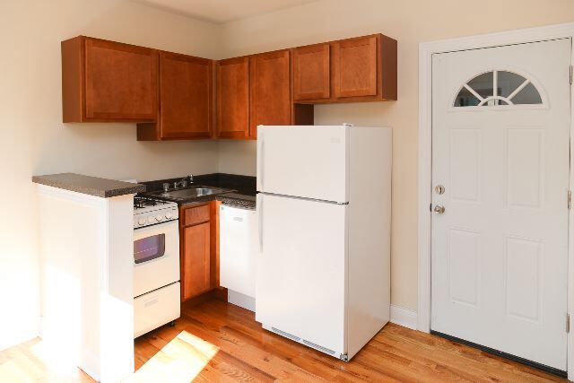 Building Photo - 1034 W George St