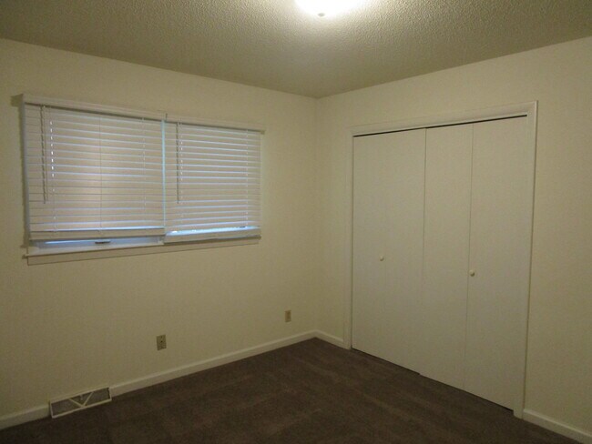 Building Photo - 3109 Pioneer Dr