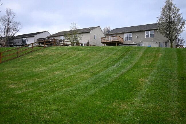 Building Photo - 5898 Ethan Dr