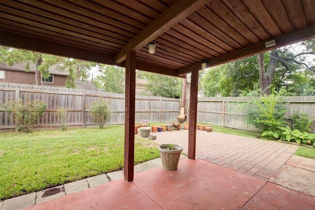 Building Photo - 17910 Navajo Trail Dr