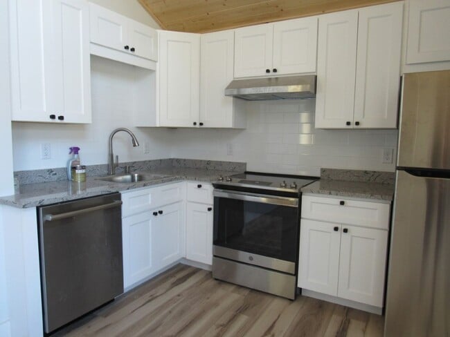 Building Photo - $1,800 - 2 Bed/2Bath Newly Renovated Unfurnished House Overlooking Downtown Sylva