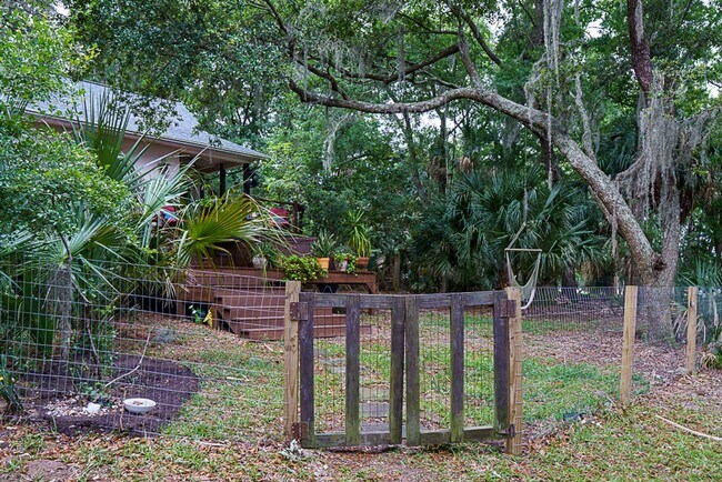 Building Photo - Amazing sunsets at this waterfront home