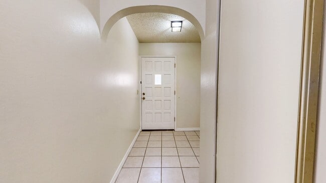 Building Photo - Bright and Beautiful 2 Bedroom 2 Full Bath...