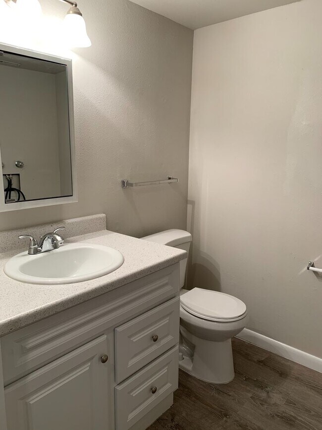 Building Photo - Updated 3-Bed, 1.5-Bath Duplex in Central Fort Collins!