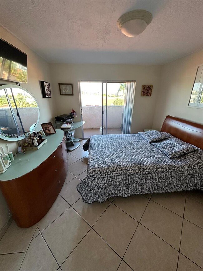 Building Photo - 6091 W 22nd Ct