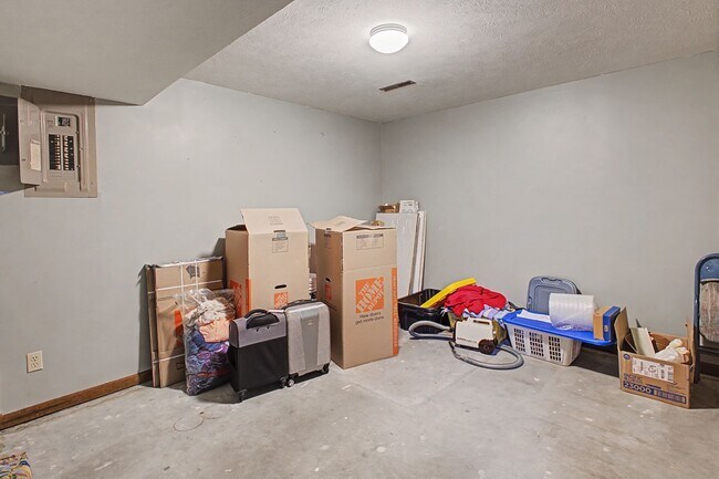 Building Photo - 2817 Arbor Dr
