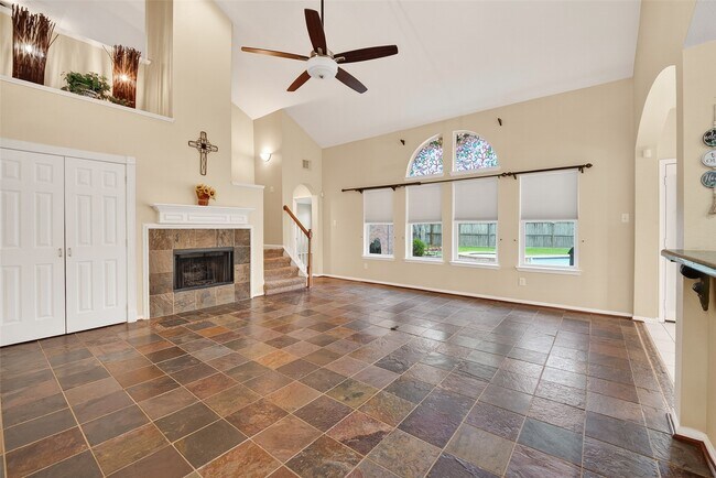 Building Photo - 2203 Lakewind Ln